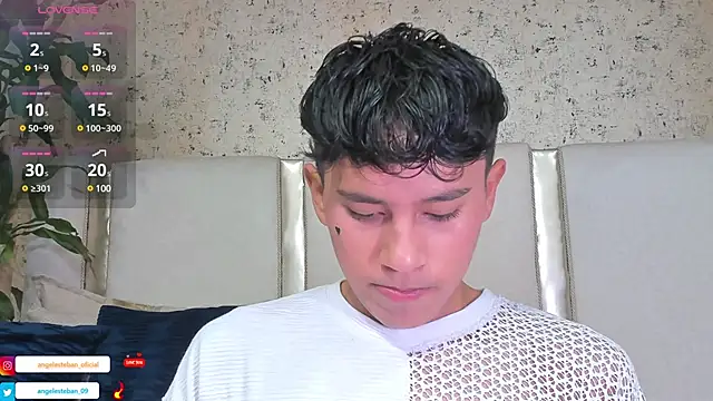 Snapshot of Angel_esteban_fx chatting on 03/21/25, 03:44 Angel esteban fx online show from 03/21/25, 03:44