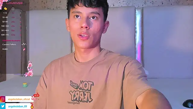 Snapshot of Angel_esteban_fx chatting on 02/28/25, 03:48 Angel esteban fx online show from 02/28/25, 03:48