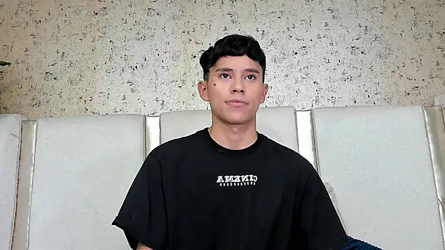 Snapshot of Angel_esteban_fx chatting on 03/22/25, 03:41 Angel esteban fx online show from 03/22/25, 03:41