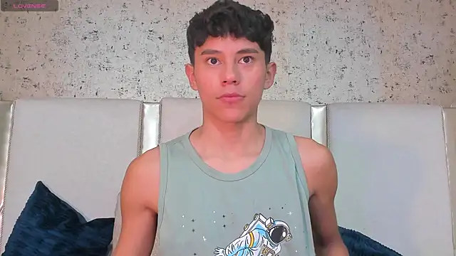 Snapshot of Angel_esteban_fx chatting on 03/01/25, 04:26 Angel esteban fx online show from 03/01/25, 04:26