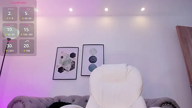 Snapshot of Aida_adams chatting on 11/06/25, 07:18 Aida adams online show from 11/06/25, 07:18