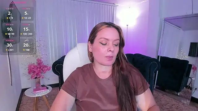 Snapshot of Aida_adams chatting on 03/18/25, 07:44 Aida adams online show from 03/18/25, 07:44