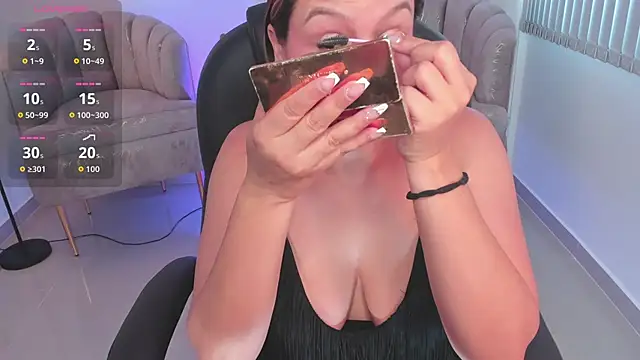 Snapshot of Aida_adams chatting on 10/08/25, 03:24 Aida adams online show from 10/08/25, 03:24