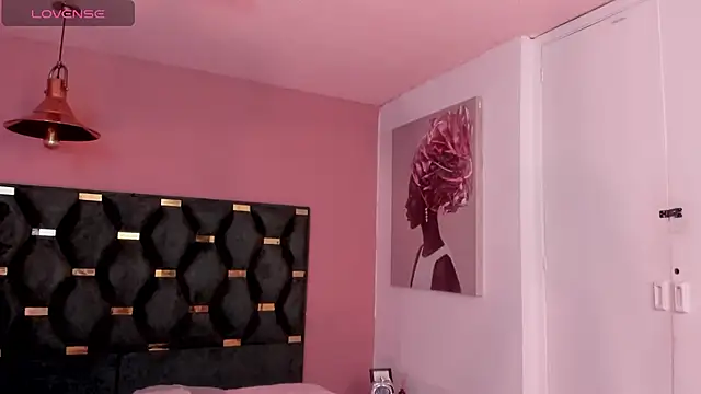 Red lady online show from 11/14/25, 04:05