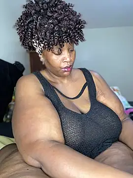 Snapshot of MsWhiteChocolatte chatting on 06/18/26, 11:15 MsWhiteChocolatte online show from 06/18/26, 11:15