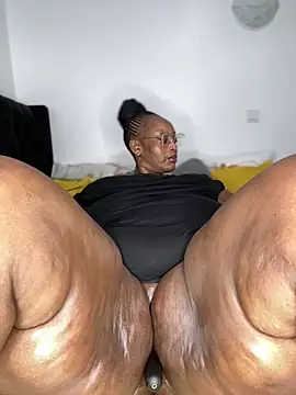 MsWhiteChocolatte online show from 03/06/26, 05:08