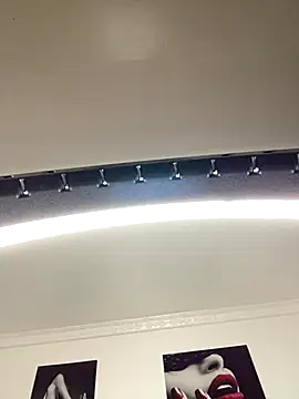 MsWhiteChocolatte online show from 10/26/25, 09:20