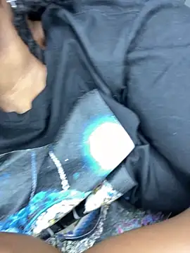 Snapshot of MsWhiteChocolatte chatting on 12/19/25, 04:31 MsWhiteChocolatte online show from 12/19/25, 04:31