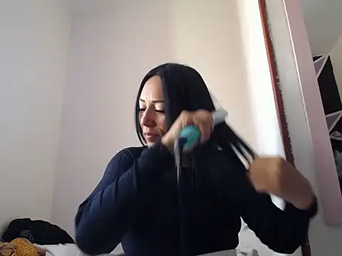 Laura martin  online show from 11/04/25, 03:38