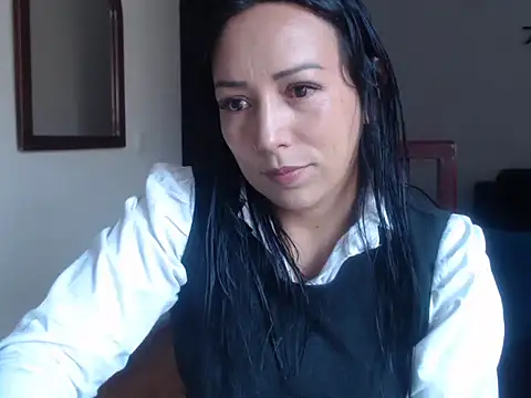 Laura martin  online show from 03/10/25, 08:23