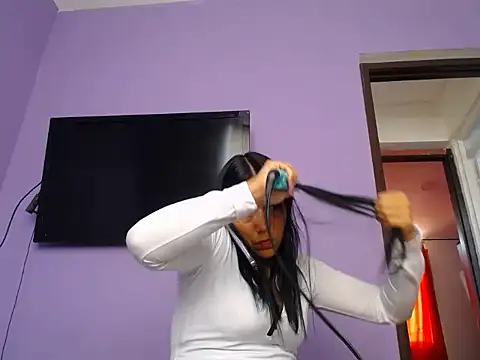 Laura martin  online show from 10/22/25, 03:44