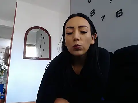 Laura martin  online show from 10/03/25, 03:57