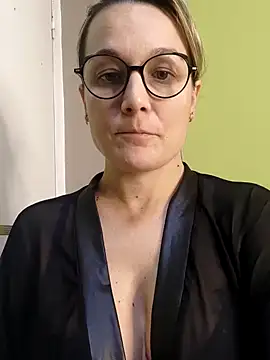 Snapshot of marinella07 chatting on 12/06/24, 01:06 marinella07 online show from 12/06/24, 01:06