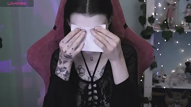 prettybones online show from 04/23/26, 08:21