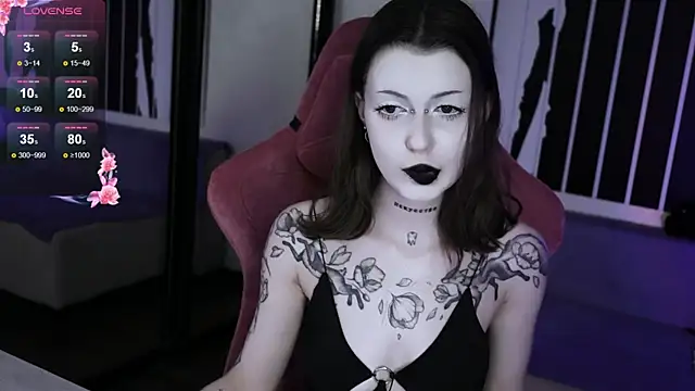 Snapshot of prettybones chatting on 10/21/25, 10:31 prettybones online show from 10/21/25, 10:31