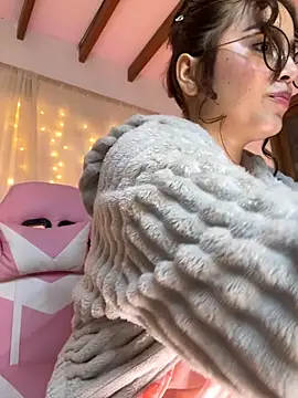 Juanelopez1 online show from 10/17/25, 04:27