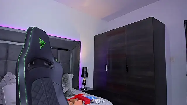 Emmilysantibanez online show from 03/12/26, 02:10