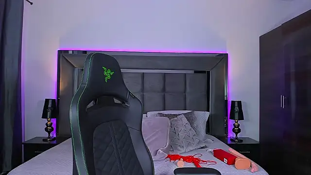 Emmilysantibanez online show from 02/19/26, 02:47