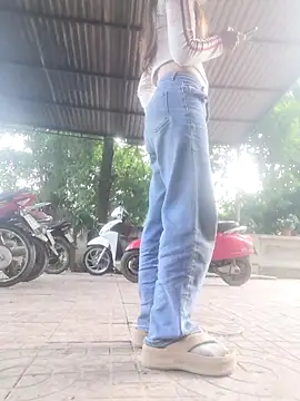 -Almira- online show from 11/21/25, 03:05