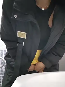 Snapshot of SexyErola27 chatting on 03/06/26, 06:03 SexyErola27 online show from 03/06/26, 06:03