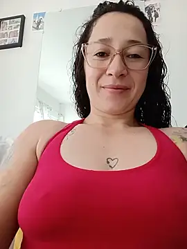 Snapshot of emilypoppy3 chatting on 05/24/26, 12:49 emilypoppy3 online show from 05/24/26, 12:49