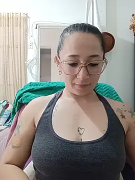 emilypoppy3 online show from 06/10/26, 07:04