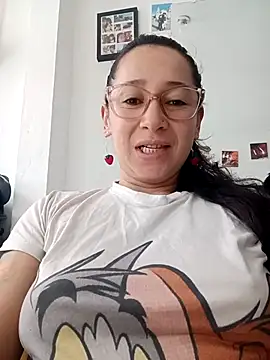 Snapshot of emilypoppy3 chatting on 05/05/26, 12:41 emilypoppy3 online show from 05/05/26, 12:41