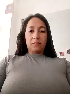 Snapshot of emilypoppy3 chatting on 04/21/26, 09:43 emilypoppy3 online show from 04/21/26, 09:43