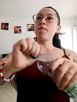 emilypoppy3 online show from 04/10/26, 09:33