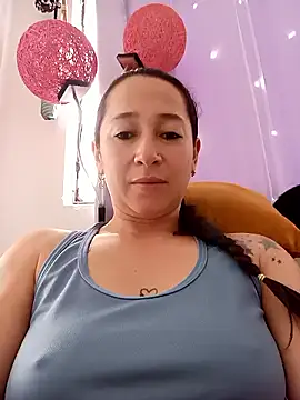 emilypoppy3 online show from 06/17/26, 07:35