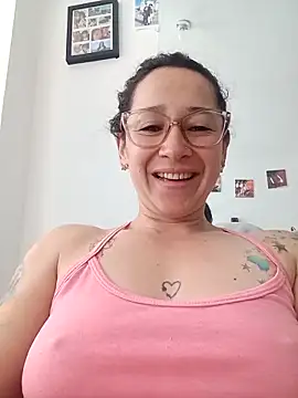 Snapshot of emilypoppy3 chatting on 05/01/26, 03:39 emilypoppy3 online show from 05/01/26, 03:39