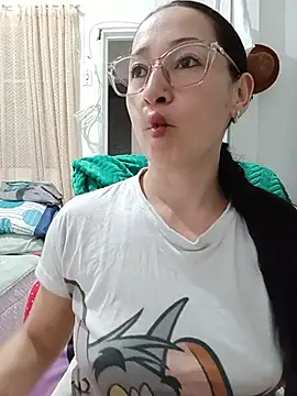 emilypoppy3 online show from 06/09/26, 09:05