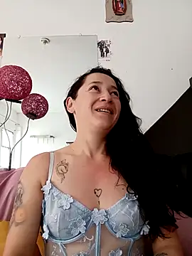 emilypoppy3 online show from 11/24/25, 12:38