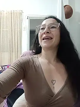 Snapshot of emilypoppy3 chatting on 05/26/26, 08:51 emilypoppy3 online show from 05/26/26, 08:51
