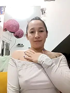 emilypoppy3 online show from 11/26/25, 02:00