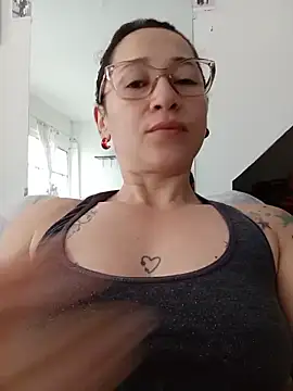 Snapshot of emilypoppy3 chatting on 05/23/26, 12:48 emilypoppy3 online show from 05/23/26, 12:48