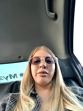 Snapshot of NewLale chatting on 09/20/25, 03:22 NewLale online show from 09/20/25, 03:22