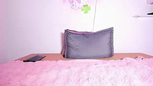 alisiadreams22 online show from 11/05/25, 07:28