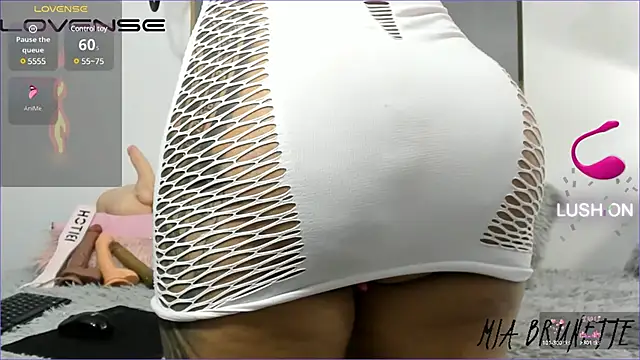 Snapshot of _Mia_Brunette_ chatting on 01/09/25, 03:12 Mia Brunette online show from 01/09/25, 03:12