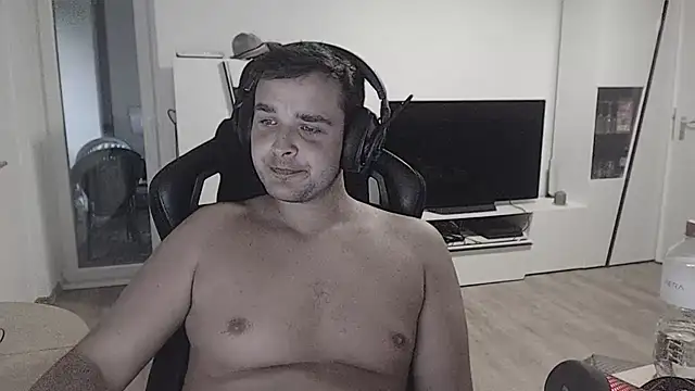 SharkLuigi online show from 10/17/25, 04:20