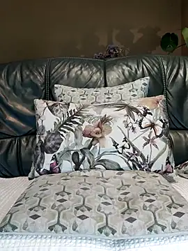 Snapshot of Melody87 chatting on 04/05/26, 01:40 Melody87 online show from 04/05/26, 01:40