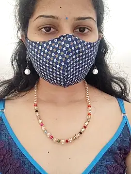 Snapshot of Angleannie chatting on 10/18/25, 02:13 Angleannie online show from 10/18/25, 02:13