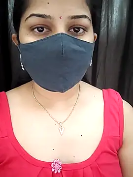 Snapshot of Angleannie chatting on 12/21/25, 12:24 Angleannie online show from 12/21/25, 12:24