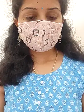 Snapshot of Angleannie chatting on 10/28/25, 02:27 Angleannie online show from 10/28/25, 02:27