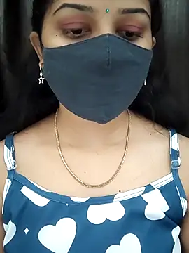 Snapshot of Angleannie chatting on 12/23/25, 01:38 Angleannie online show from 12/23/25, 01:38