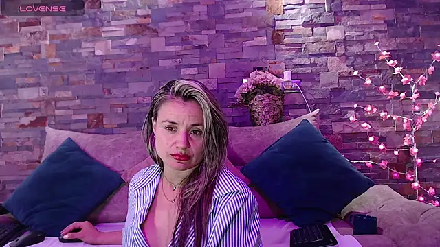 Snapshot of sweetfantasyy69 chatting on 12/04/24, 01:52 sweetfantasyy69 online show from 12/04/24, 01:52