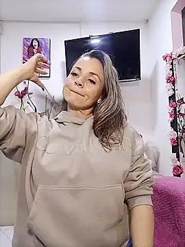 sweetfantasyy69 online show from 02/18/26, 02:09