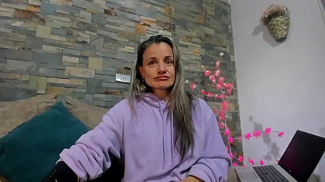 Snapshot of sweetfantasyy69 chatting on 01/14/25, 11:58 sweetfantasyy69 online show from 01/14/25, 11:58