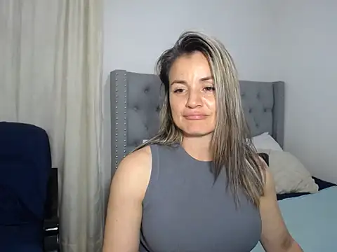 Snapshot of sweetfantasyy69 chatting on 10/27/25, 12:44 sweetfantasyy69 online show from 10/27/25, 12:44