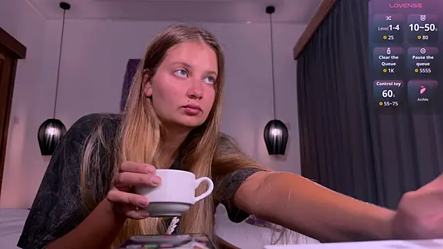 Femdom Lola online show from 06/04/26, 11:37